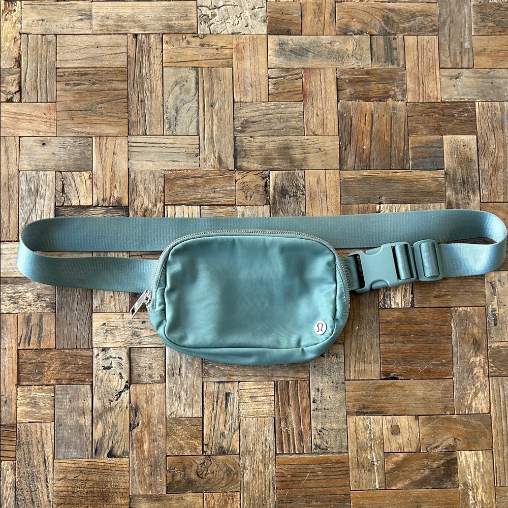 Lululemon Everywhere Belt Bag Tidewater Teal